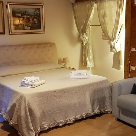 ホテルAgriturismo La Sorgente Di Nepi エクステリア 写真
