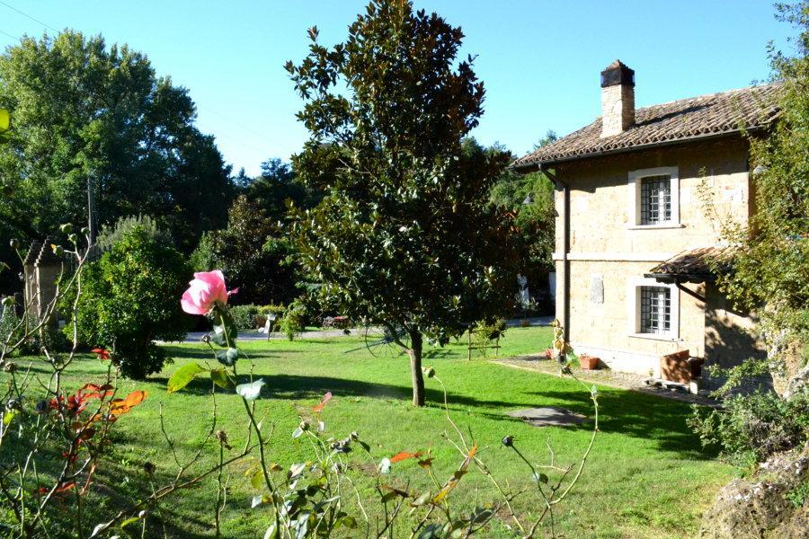ホテルAgriturismo La Sorgente Di Nepi エクステリア 写真