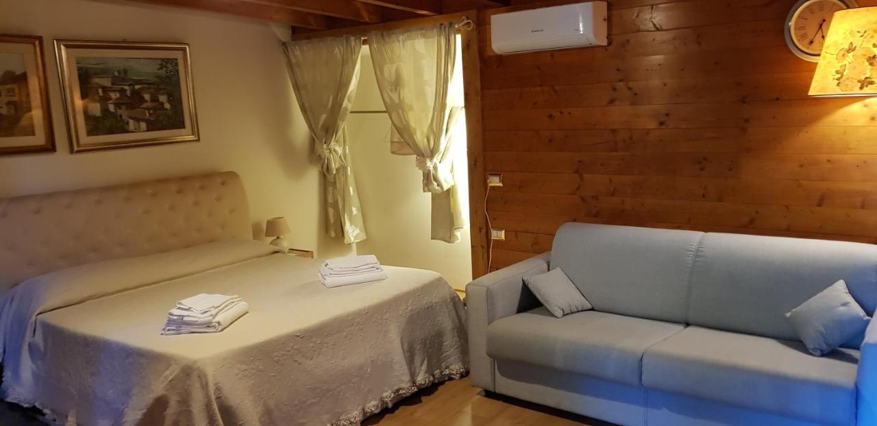 ホテルAgriturismo La Sorgente Di Nepi エクステリア 写真